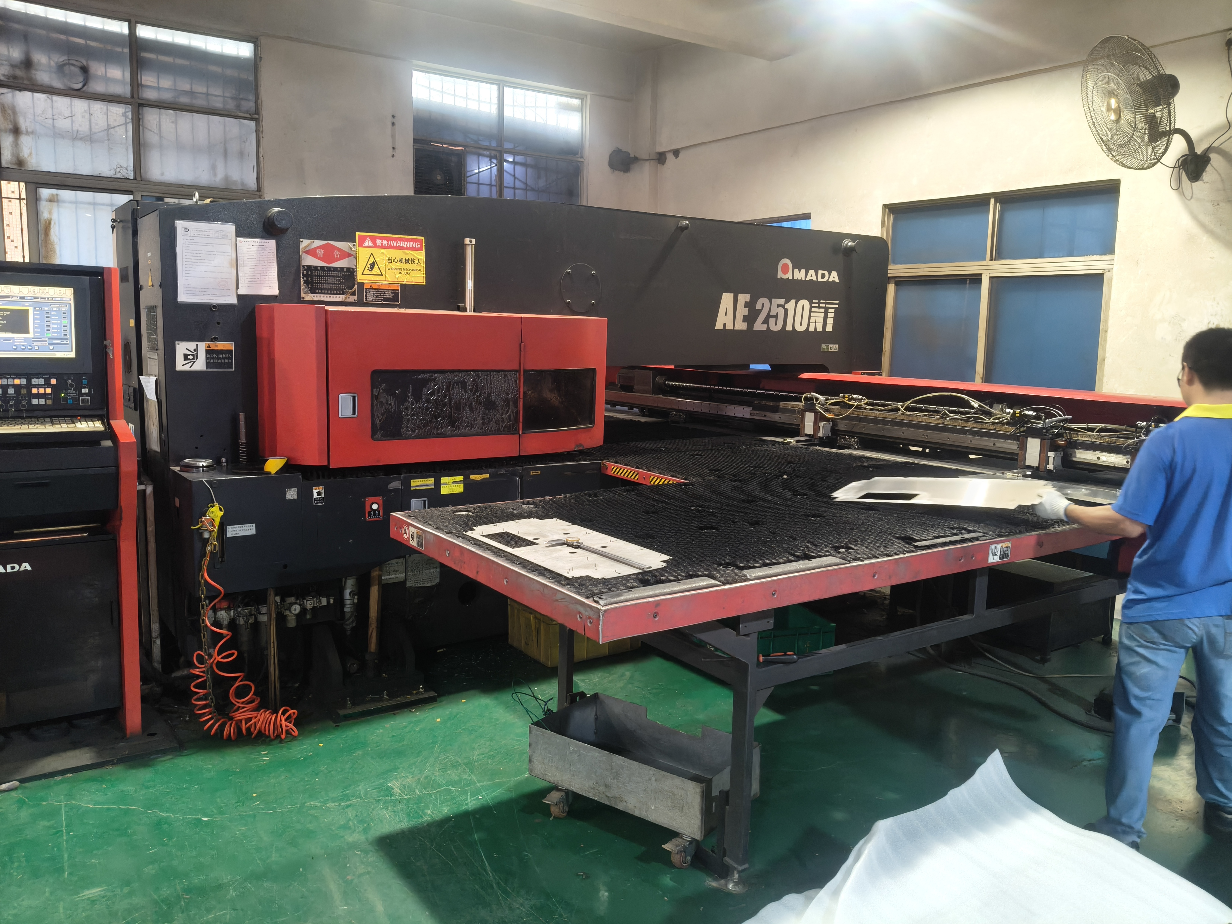 CNC press brake bending